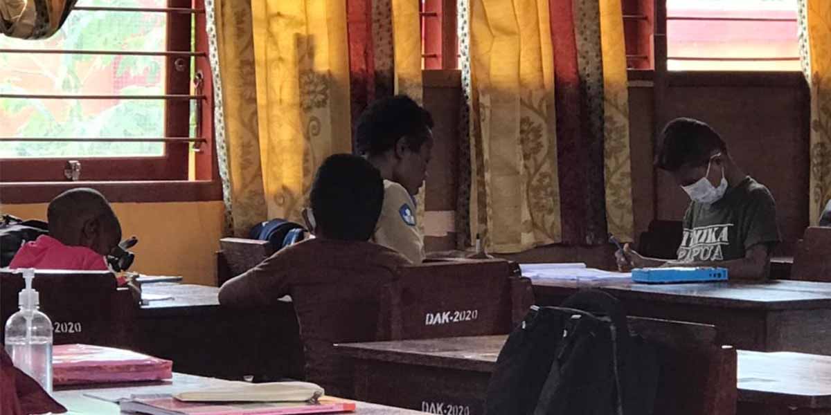 sulit-belajar-calistung-di-rumah-orang-tua-antar-anak-ke-sekolah